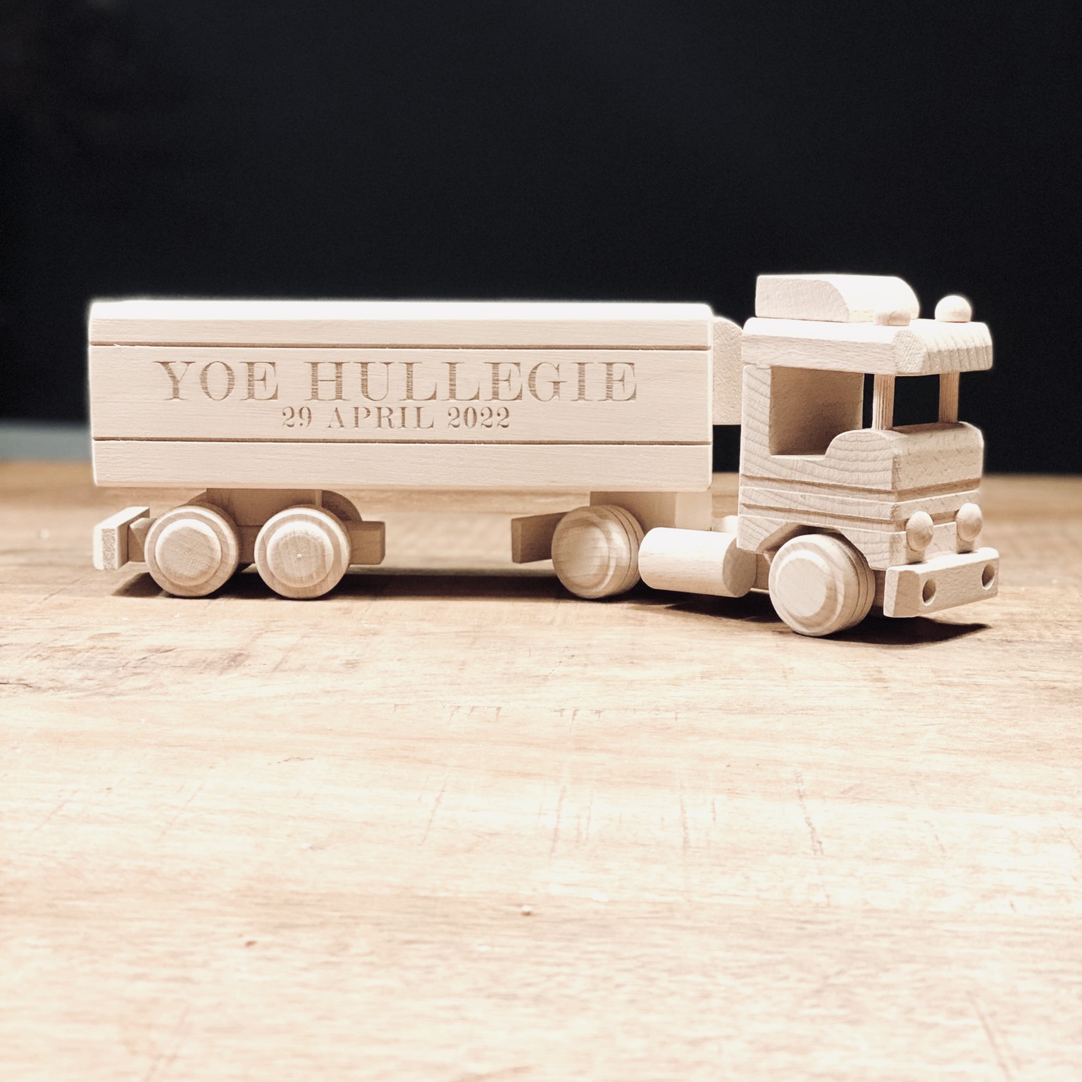 Vrachtauto met ( ) trailer - Gegraveerd - Hout&Herinnering